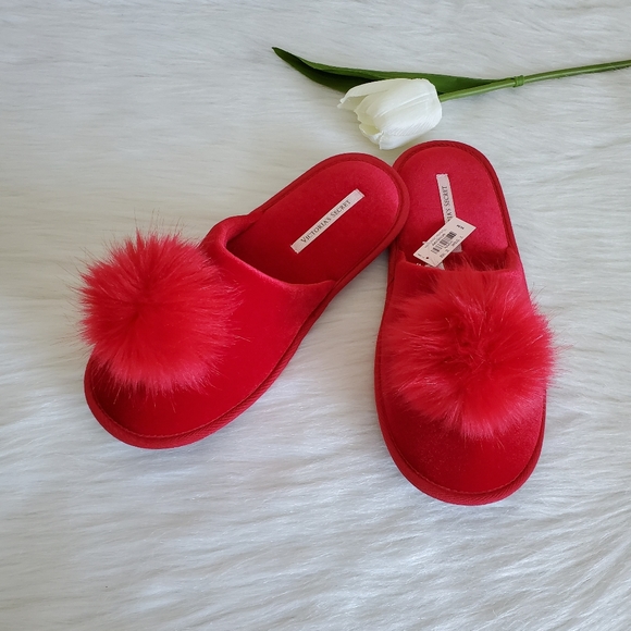 ❌Sold💕VS POM POM SLIPPERS SIZE M(7-8) - Picture 2 of 4